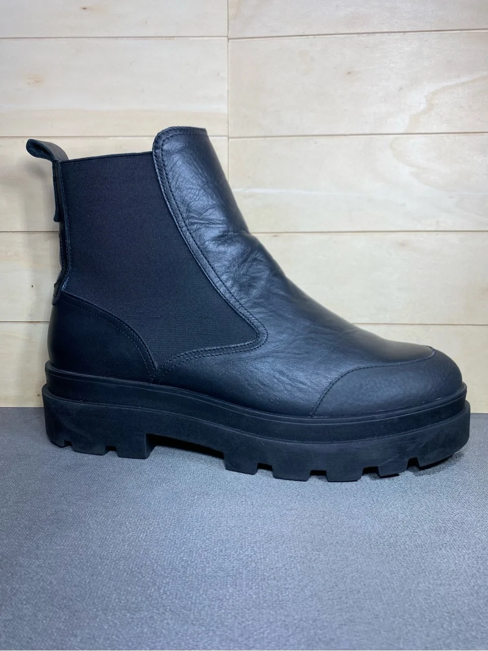 Fly London Lugged Chelsea Boots Black Leather Women's Size 10.5 Shoes EU41